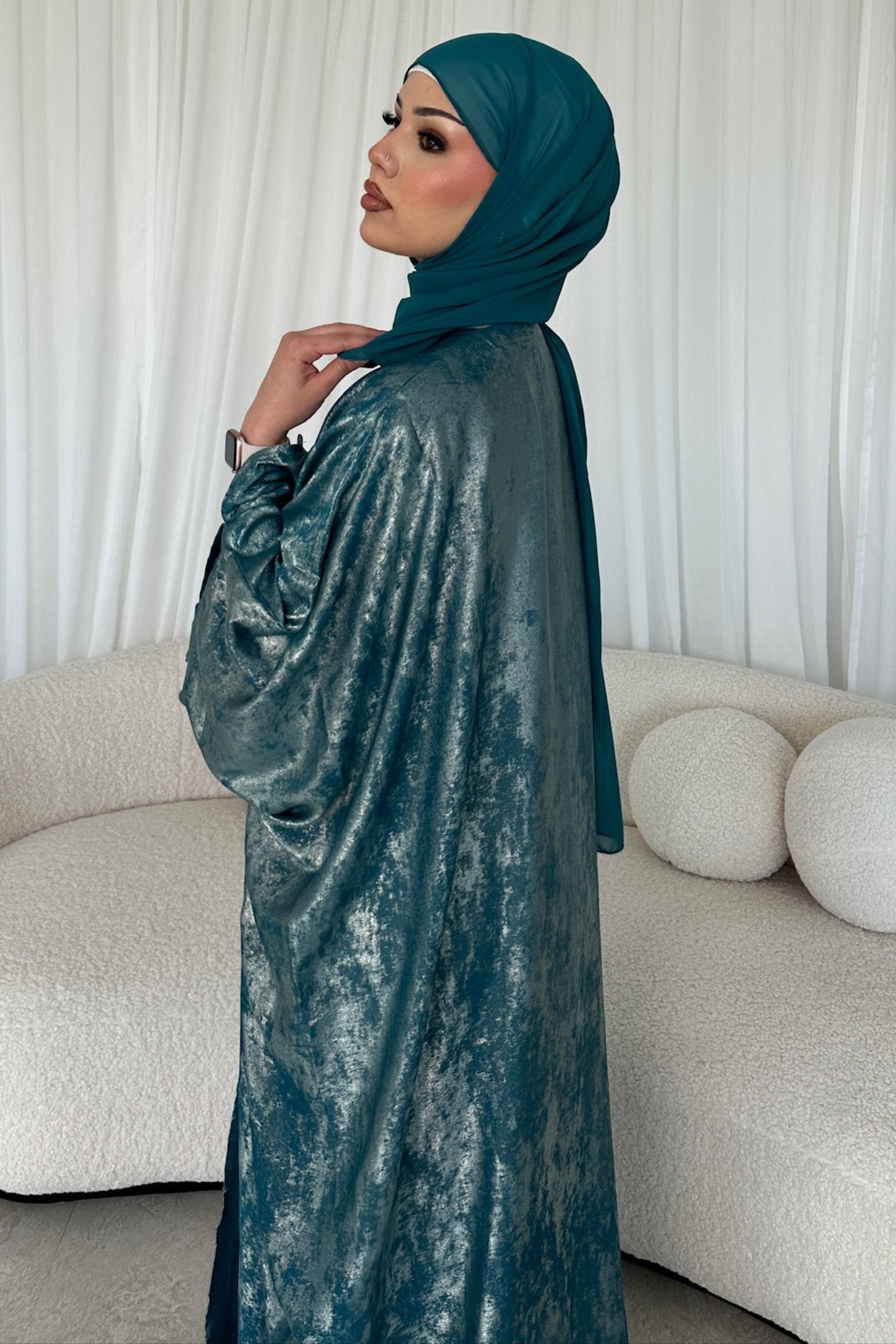 عباية فاخرة بقماش راقٍ