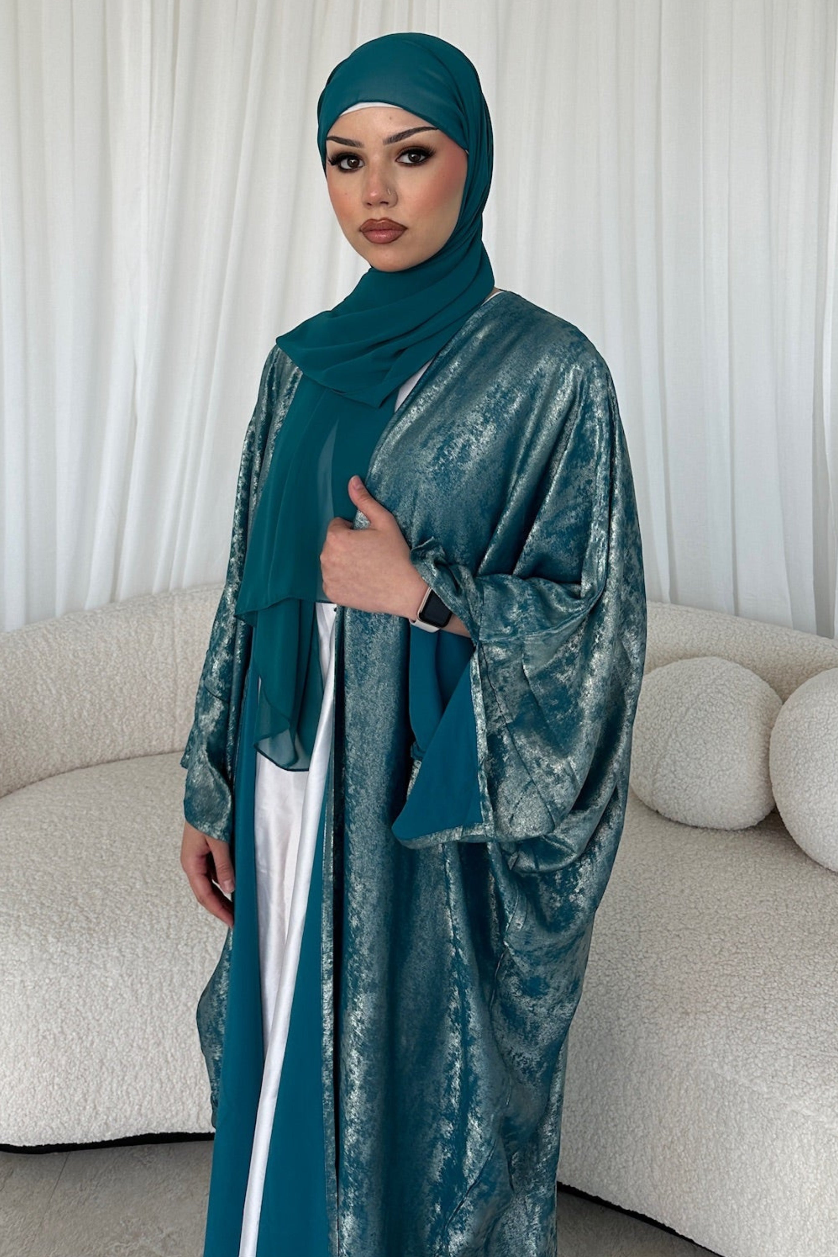 عباية فاخرة بقماش راقٍ