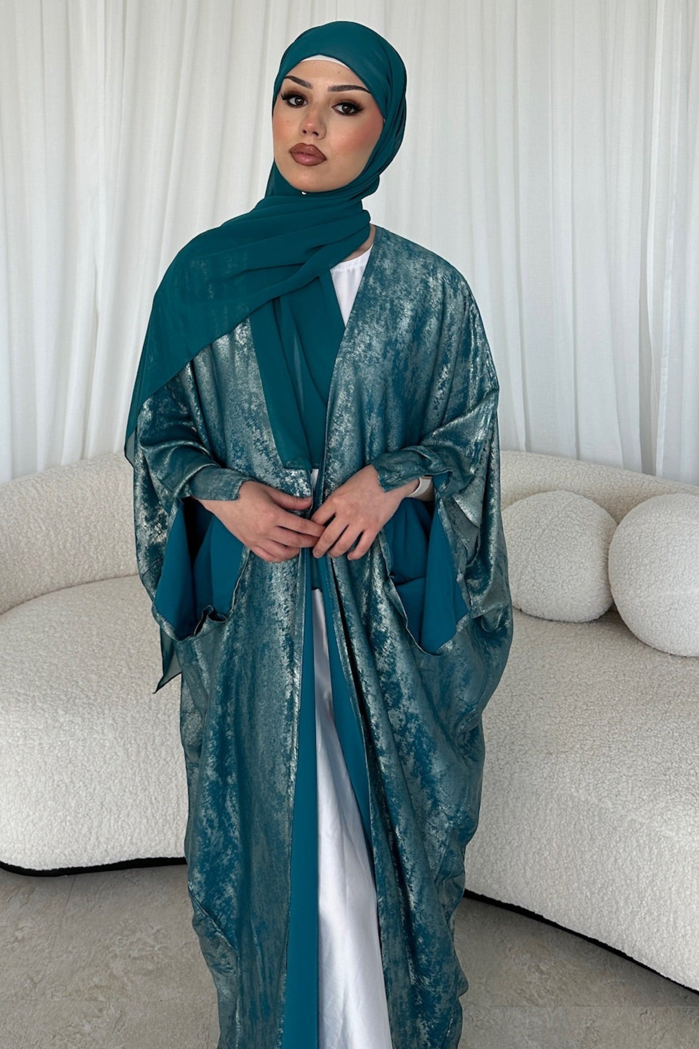 عباية فاخرة بقماش راقٍ