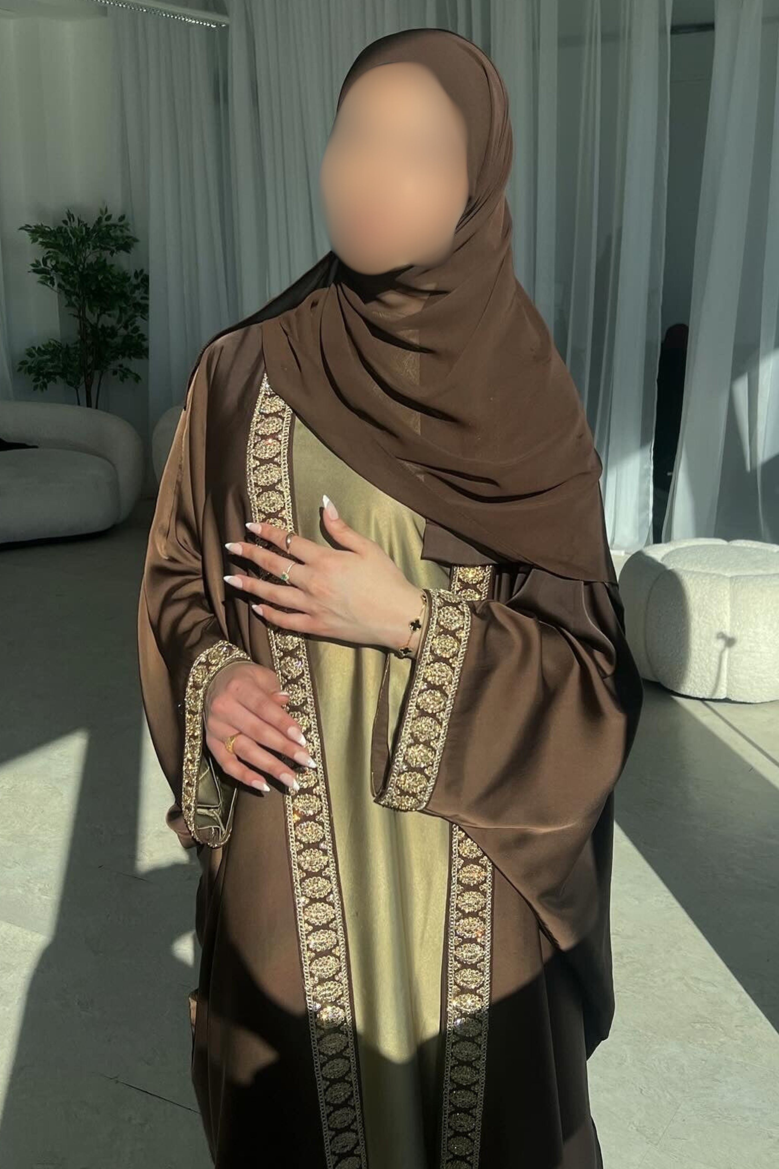 عباية نور الذهب الفاخرة
