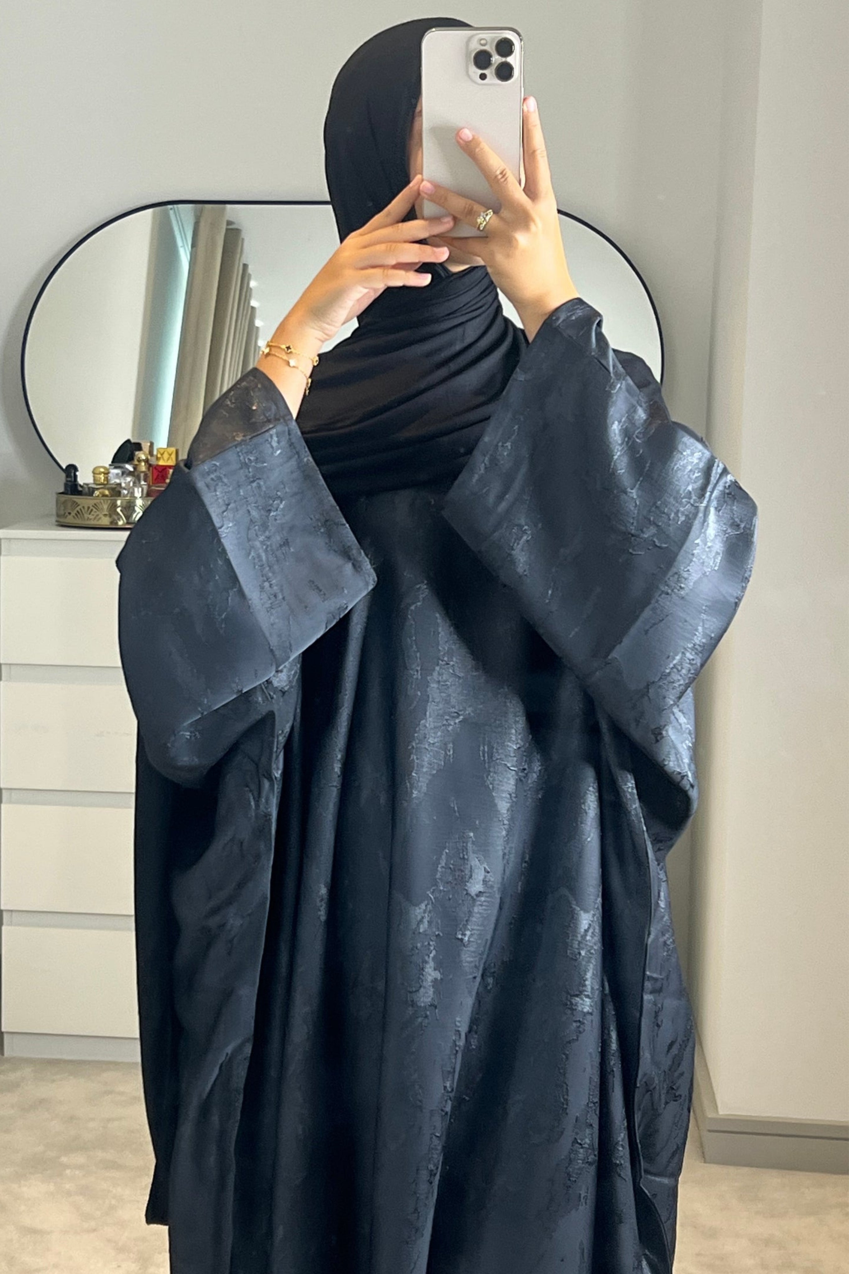 عباية بقماش عالي الجودة للشتاء