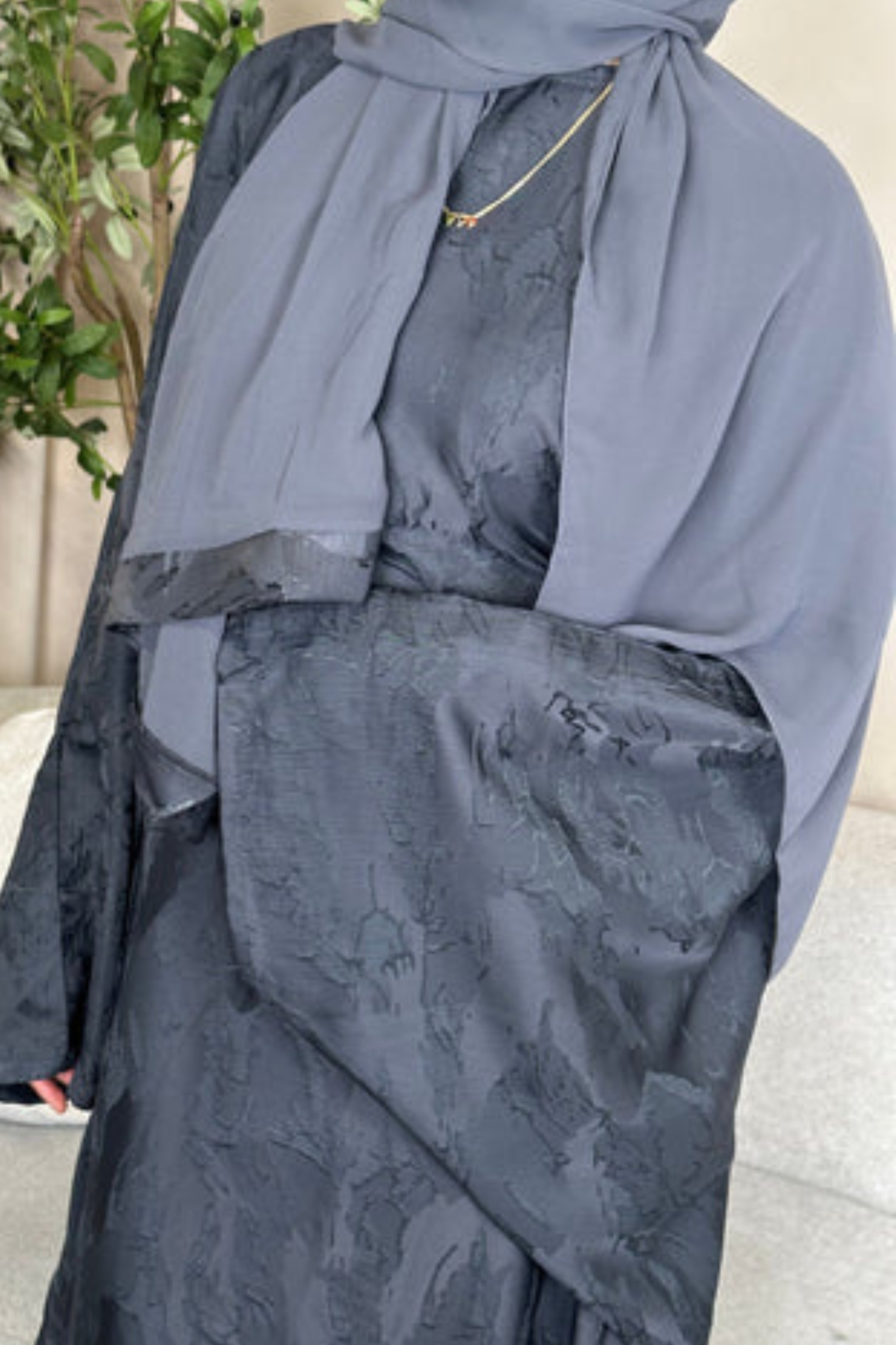 عباية بقماش عالي الجودة للشتاء